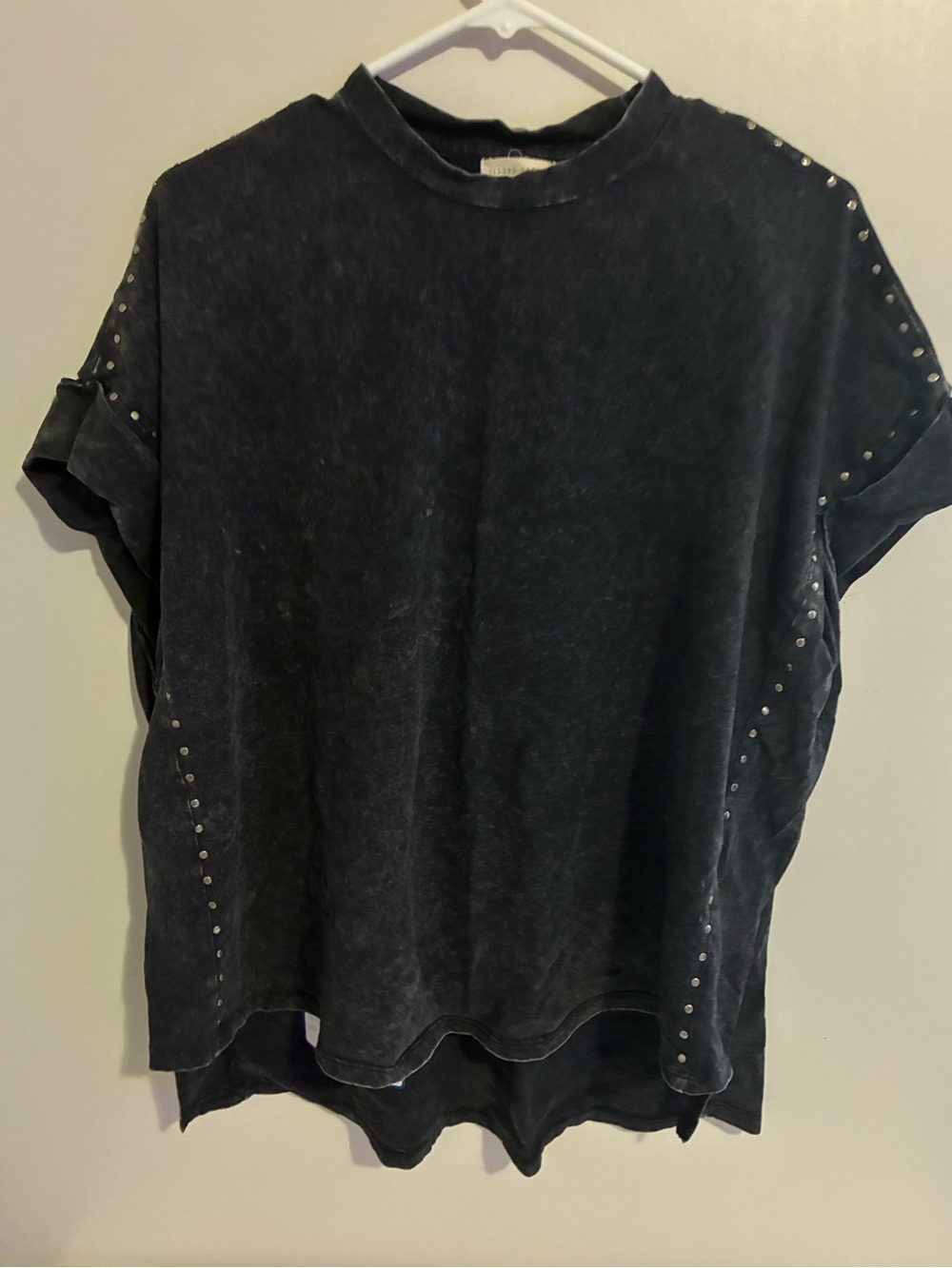 Gildan Intent Black With Silver Buttons Hi/Low Shirt SZ XS Oversized